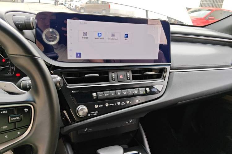 Used Lexus ES 2023 260 Excellence Edition Audio And AC Panel