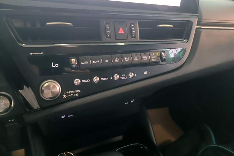 Used Lexus ES 2023 200 Excellence Edition Audio And AC Panel