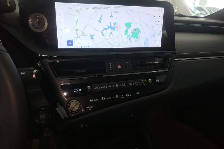Used Lexus ES 2023 200 Excellence Edition Audio And AC Panel