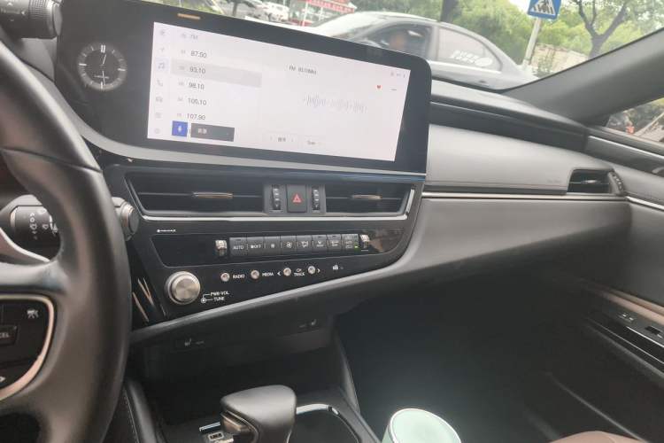 Used Lexus ES 2023 200 Excellence Edition Audio And AC Panel