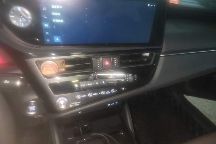 Used Lexus ES 2023 200 Luxury Edition Audio And AC Panel
