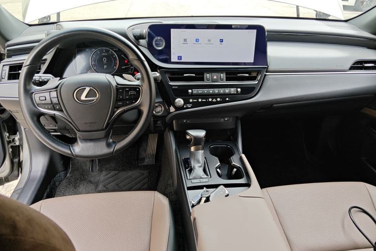 Used Lexus ES 2023 260 Excellence Edition Center Console