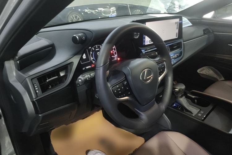 Used Lexus ES 2023 200 Excellence Edition Center Console