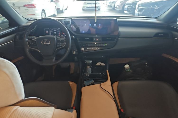 Used Lexus ES 2023 200 Excellence Edition Center Console