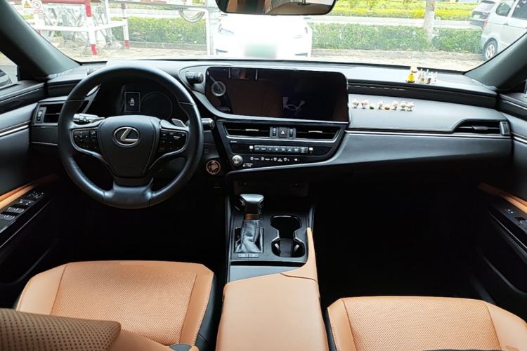 Used Lexus ES 2023 200 Excellence Edition Center Console