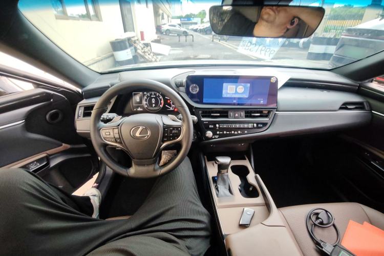 Used Lexus ES 2023 200 Excellence Edition Center Console