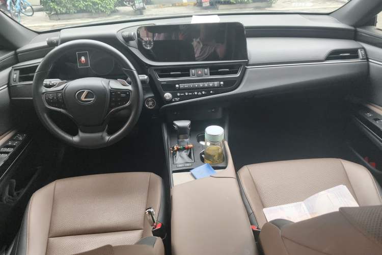 Used Lexus ES 2023 200 Excellence Edition Center Console