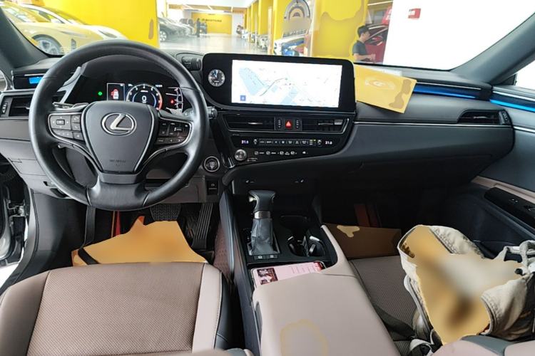Used Lexus ES 2023 200 Excellence Edition Center Console