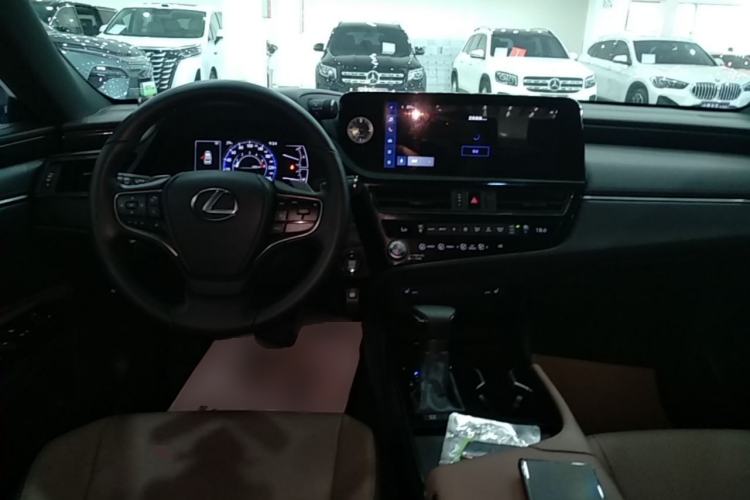 Used Lexus ES 2023 200 Excellence Edition Center Console