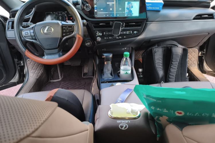 Used Lexus ES 2023 200 Excellence Edition Center Console
