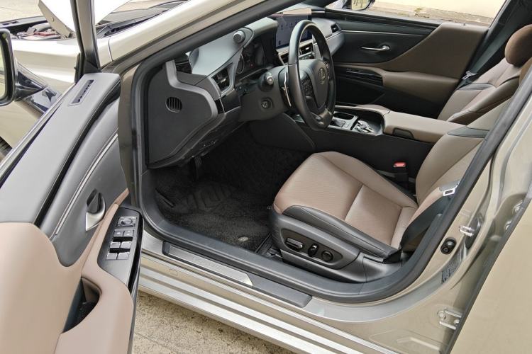 Used Lexus ES 2023 260 Excellence Edition Driver Seat