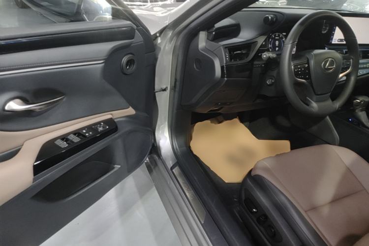Used Lexus ES 2023 200 Excellence Edition Driver Seat