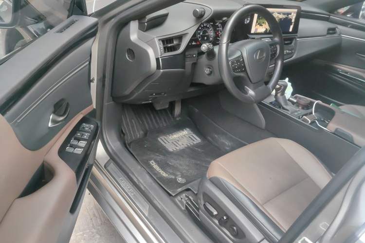 Used Lexus ES 2023 200 Excellence Edition Driver Seat