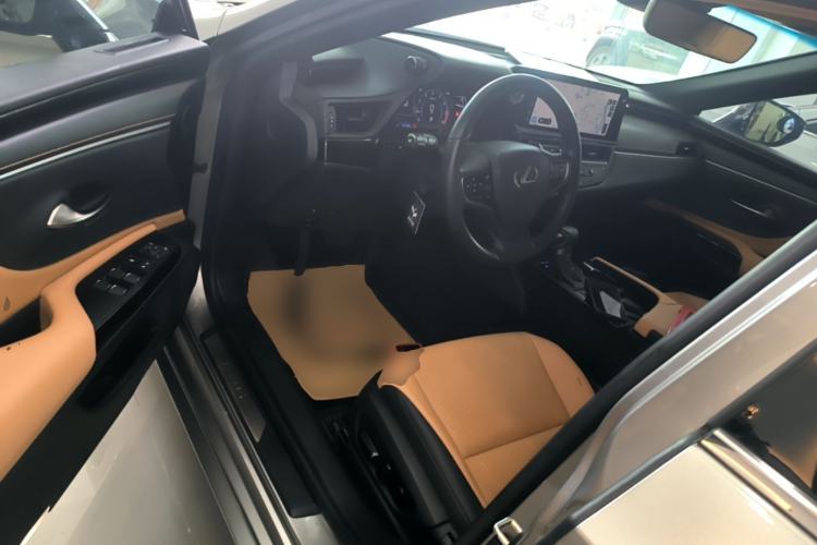 Used Lexus ES 2023 200 Excellence Edition Driver Seat