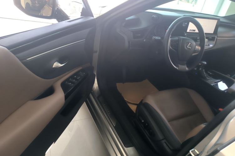 Used Lexus ES 2023 200 Excellence Edition Driver Seat