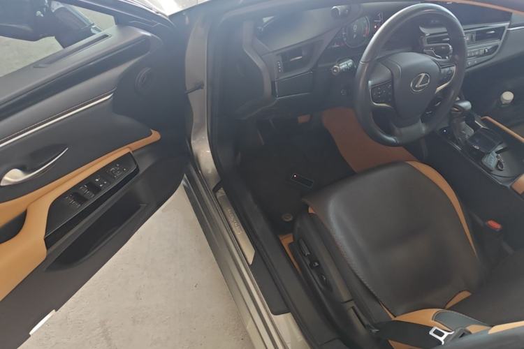 Used Lexus ES 2023 200 Excellence Edition Driver Seat