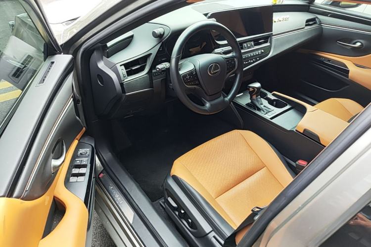 Used Lexus ES 2023 200 Excellence Edition Driver Seat