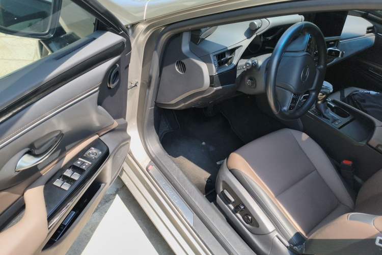 Used Lexus ES 2023 200 Excellence Edition Driver Seat