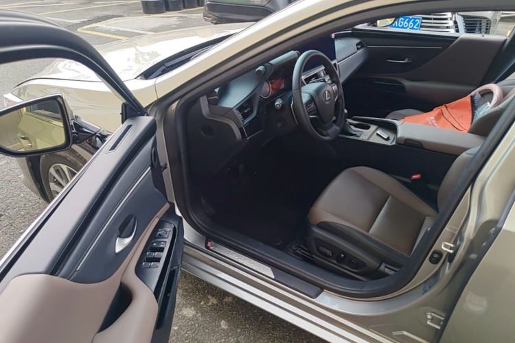 Used Lexus ES 2023 200 Excellence Edition Driver Seat