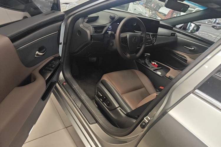 Used Lexus ES 2023 200 Excellence Edition Driver Seat