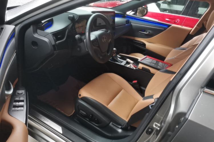 Used Lexus ES 2023 200 Excellence Edition Driver Seat