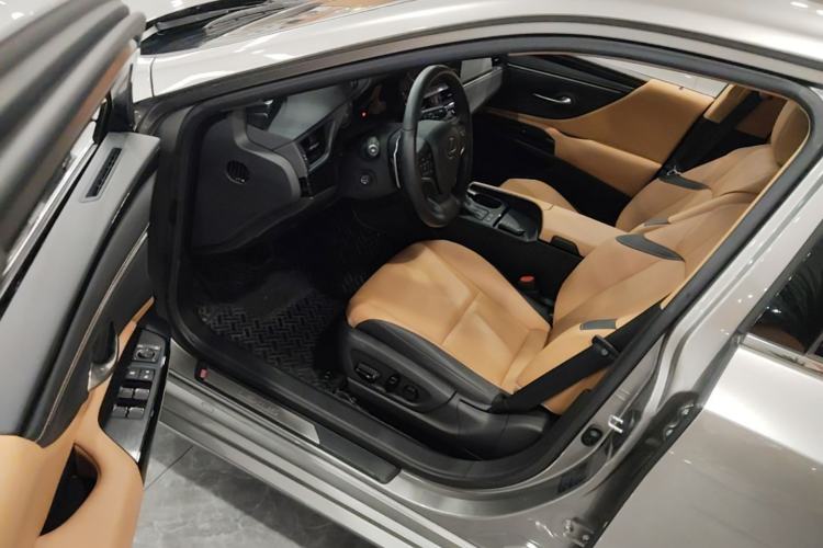 Used Lexus ES 2023 200 Excellence Edition Driver Seat