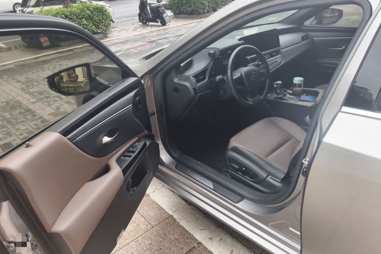 Used Lexus ES 2023 200 Excellence Edition Driver Seat