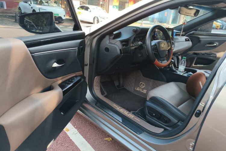 Used Lexus ES 2023 200 Excellence Edition Driver Seat