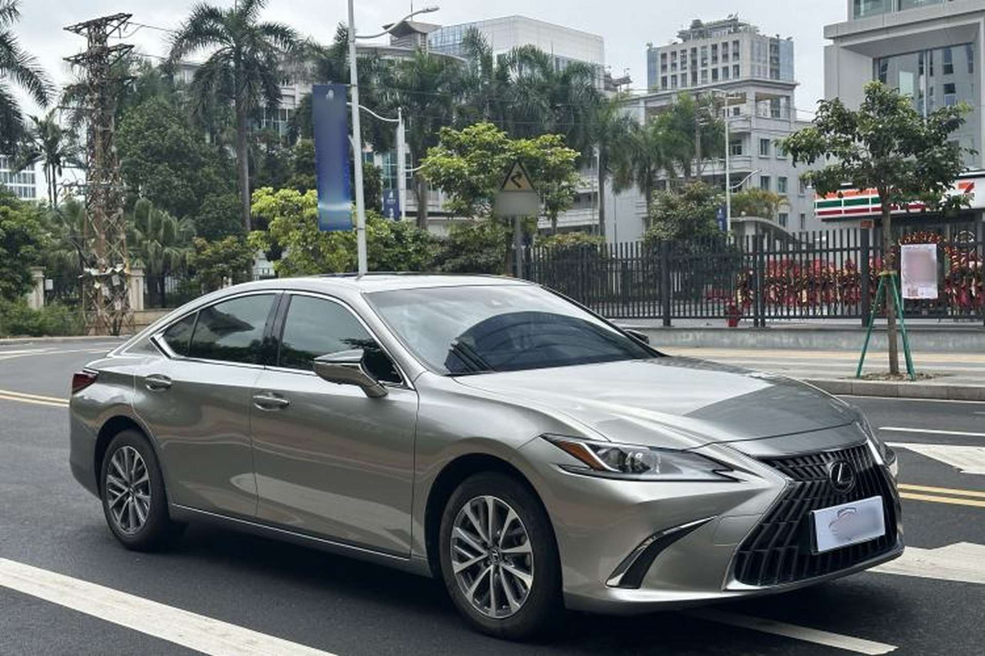 Used Lexus ES 2023 200 Excellence Edition Exterior 2