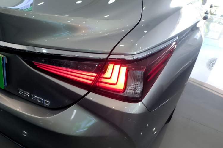 Used Lexus ES 2023 200 Excellence Edition Exterior 3
