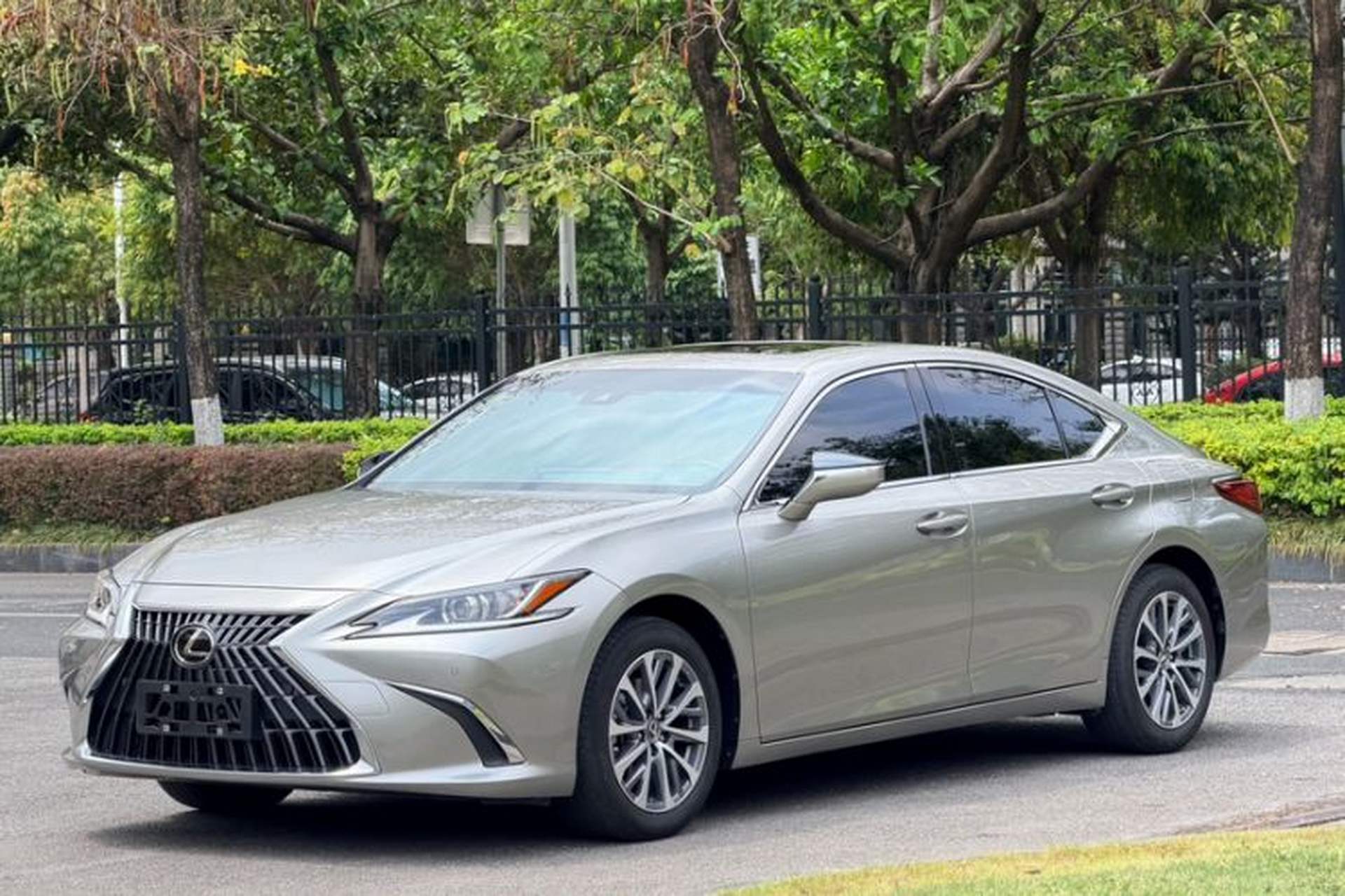 Used Lexus ES 2023 200 Excellence Edition Exterior 3