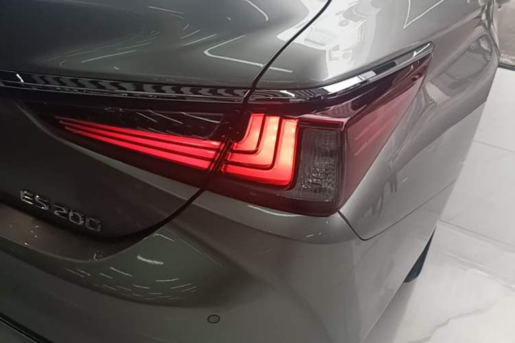 Used Lexus ES 2023 200 Excellence Edition Exterior 3