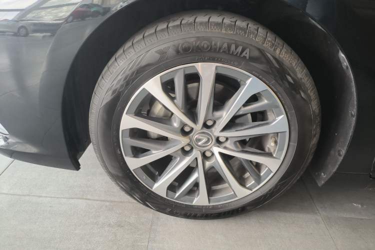 Used Lexus ES 2023 200 Excellence Edition Exterior 4