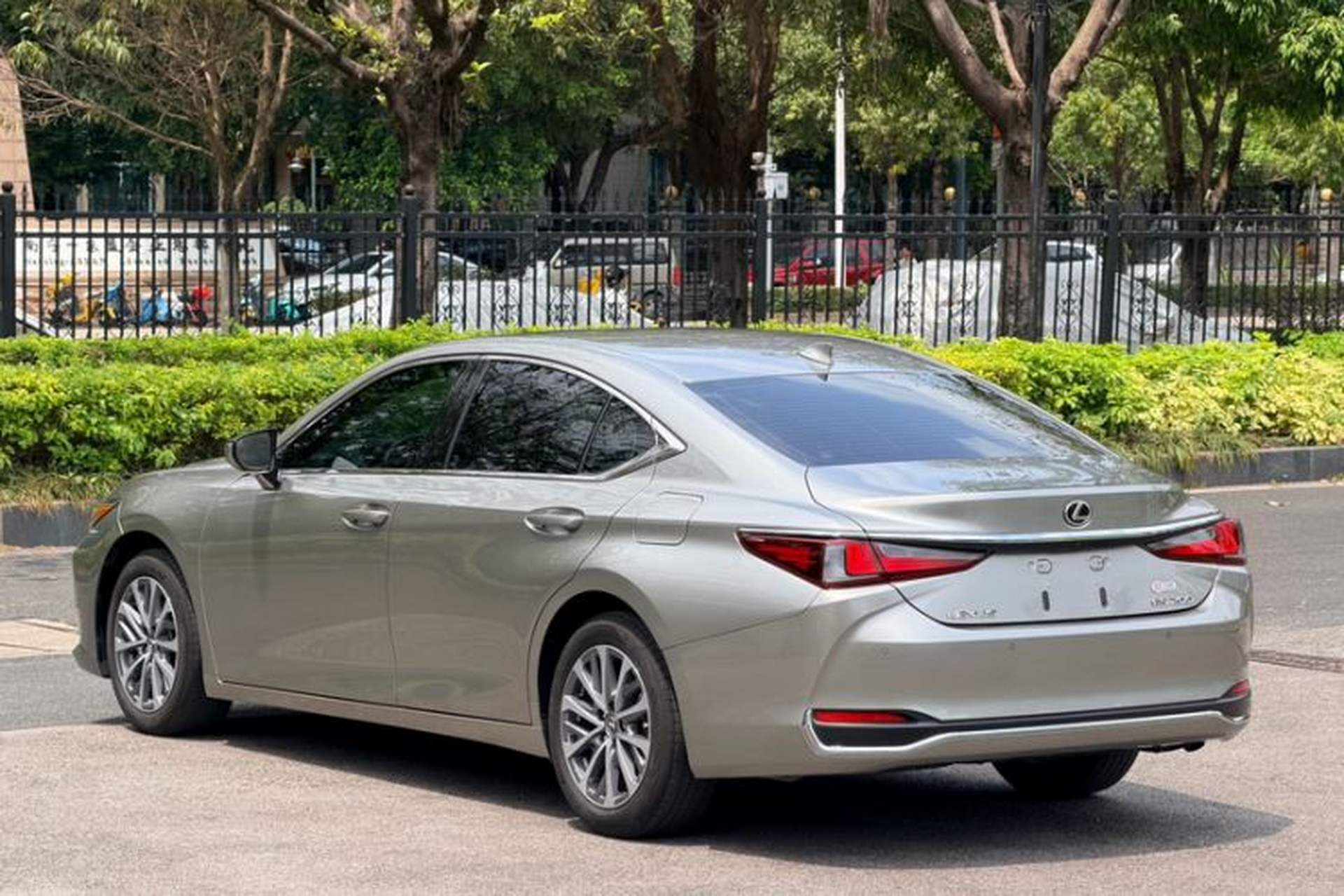 Used Lexus ES 2023 200 Excellence Edition Exterior 5