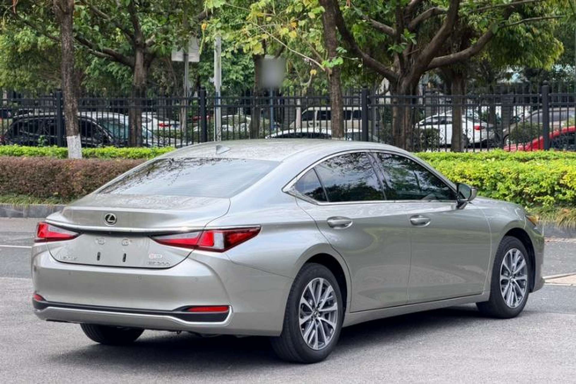 Used Lexus ES 2023 200 Excellence Edition Exterior 6