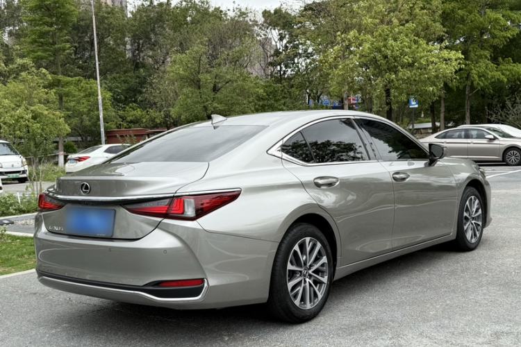 Used Lexus ES 2023 200 Excellence Edition Exterior 6