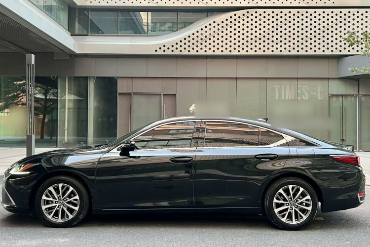 Used Lexus ES 2023 200 Excellence Edition Exterior 9