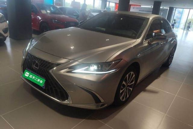Ojetý Lexus ES 2023 200 Excellence Edition