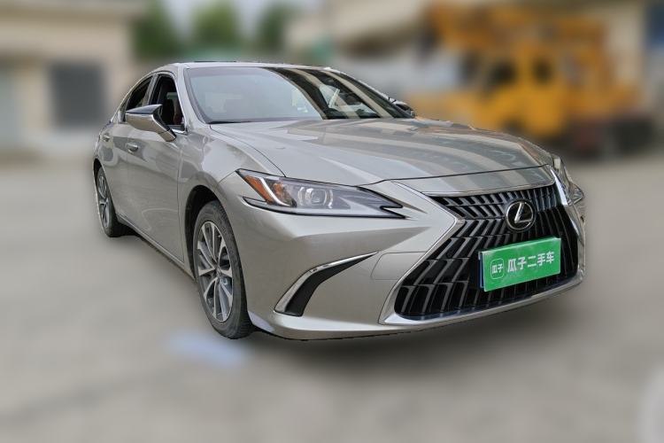 Used Lexus ES 2023 260 Excellence Edition Front Right 45 Deg