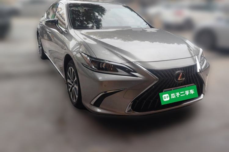 Used Lexus ES 2023 200 Excellence Edition Front Right 45 Deg