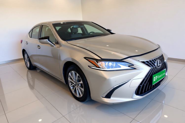 Used Lexus ES 2023 200 Excellence Edition Front Right 45 Deg