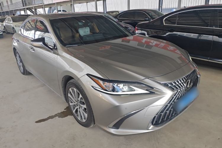 Used Lexus ES 2023 200 Excellence Edition Front Right 45 Deg