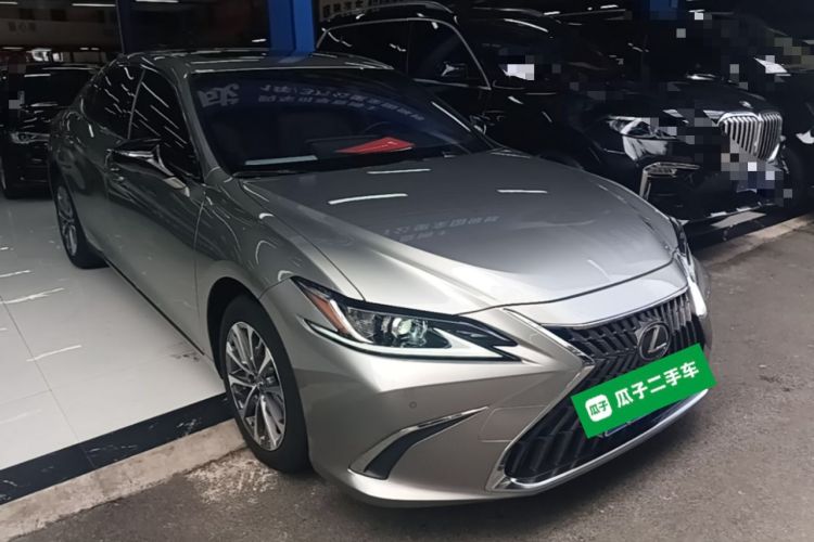 Used Lexus ES 2023 200 Excellence Edition Front Right 45 Deg