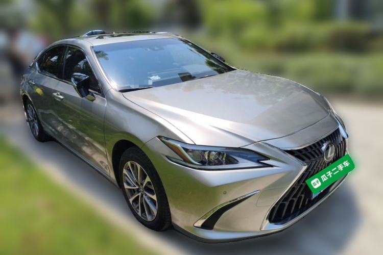Used Lexus ES 2023 200 Excellence Edition Front Right 45 Deg