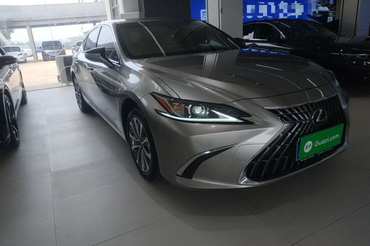 Used Lexus ES 2023 200 Excellence Edition Front Right 45 Deg