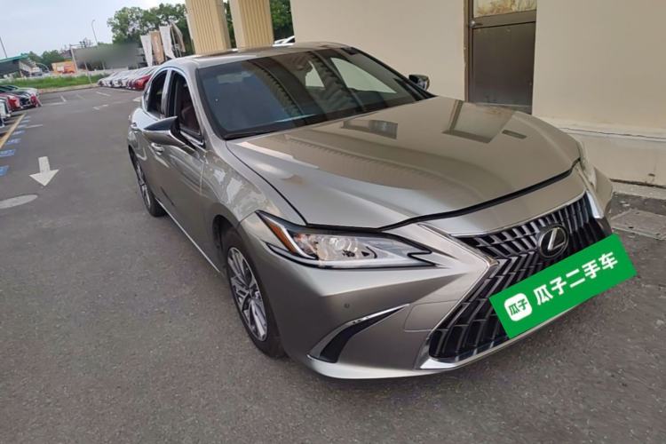 Used Lexus ES 2023 200 Excellence Edition Front Right 45 Deg
