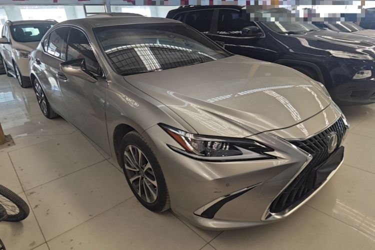 Used Lexus ES 2023 200 Excellence Edition Front Right 45 Deg