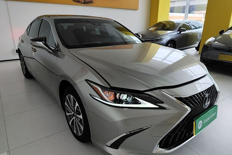 Used Lexus ES 2023 200 Excellence Edition Front Right 45 Deg