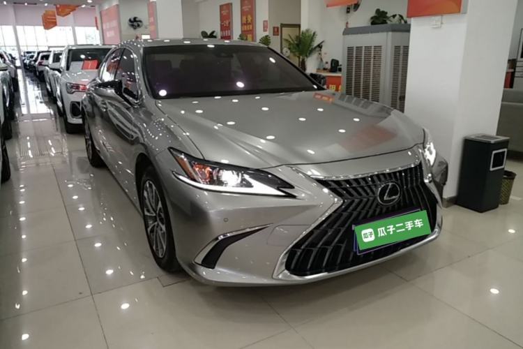 Used Lexus ES 2023 200 Excellence Edition Front Right 45 Deg