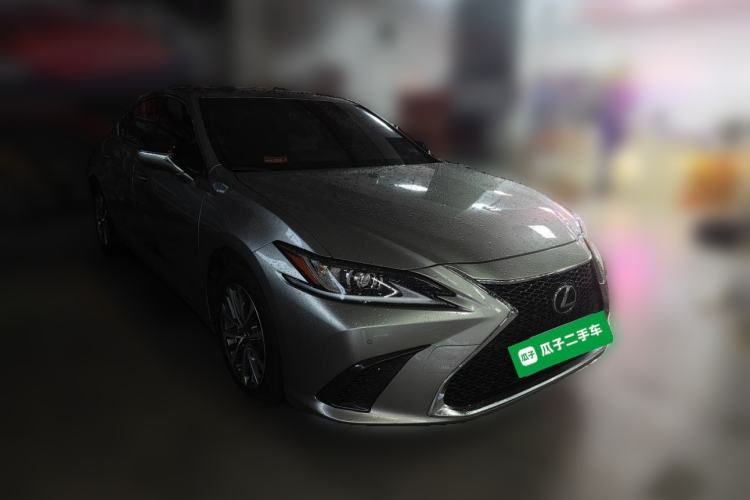 Used Lexus ES 2023 200 Luxury Edition Front Right 45 Deg